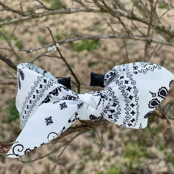 New White Paisley bandana print fabric top bow knot flexible comfy headband - Picture 2 of 10
